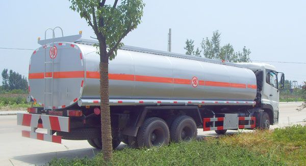 東風(fēng)天龍后雙橋運油車