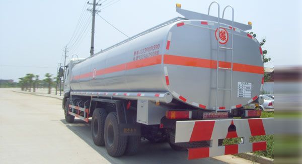 東風(fēng)天龍后雙橋運油車