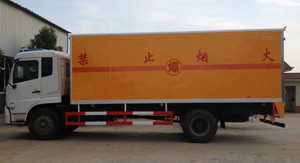 東風(fēng)天錦爆破器材運(yùn)輸車(chē)