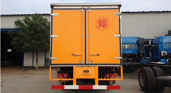 東風(fēng)天錦爆破器材運(yùn)輸車(chē)
