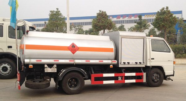 江鈴加油車