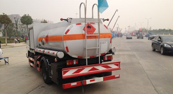 江鈴加油車
